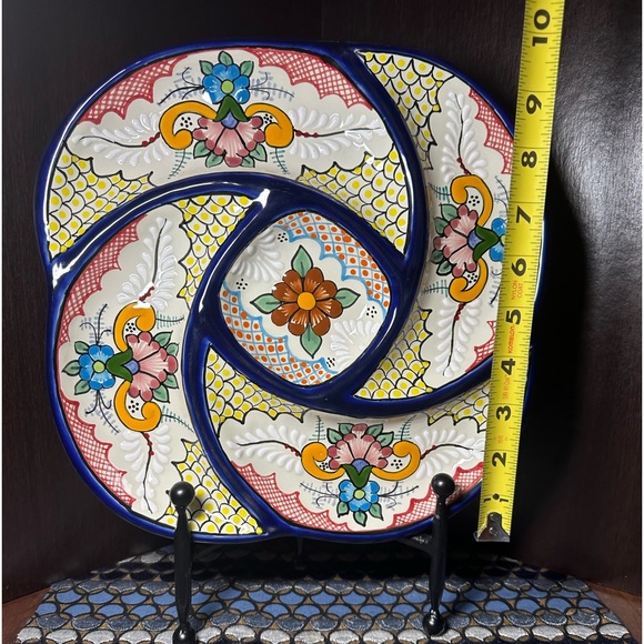 Mexican Talavera Folk Art Swirled Divided Platter. - Picture 4 of 5